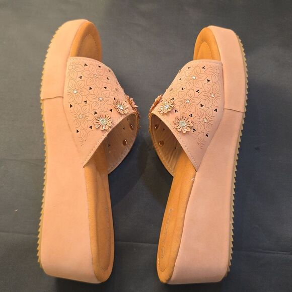 BRAND NEW KECOM WOMEN's FLORAL STUDDED DESIGN DETAIL SLIDE WEDGE SANDAL - Picture 7 of 14